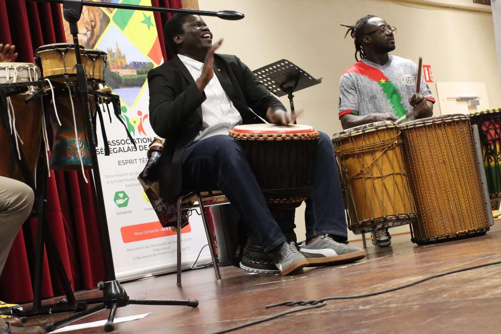 Percussions pendant la célébration du 4 avril 2026