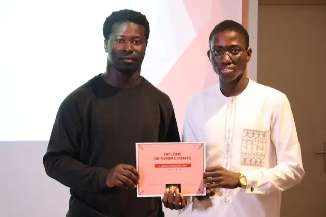 Public suivant la cérémonie de remise des diplômes