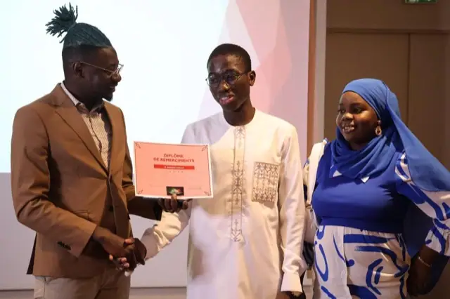 Applaudissements pendant la remise des diplômes