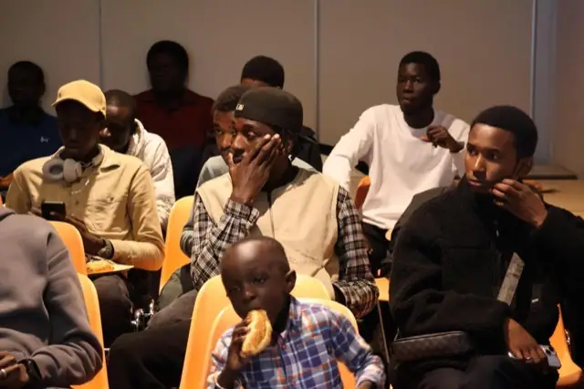 Applaudissements pendant la remise des diplômes