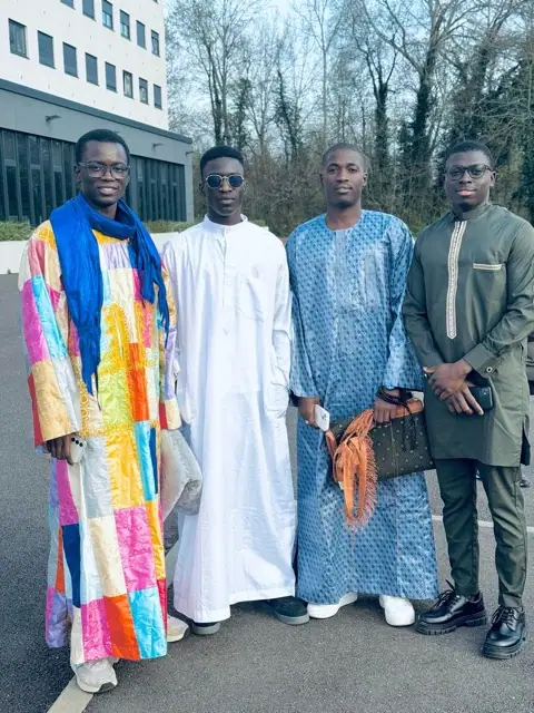 Membres de l'association en boubous pour la Korité